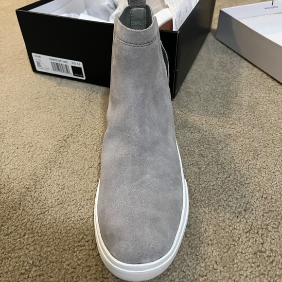 NEW Dolce Vita Zulma Bootie Sneakers in Concrete Grey Suede Size 8.5 - Picture 6 of 7